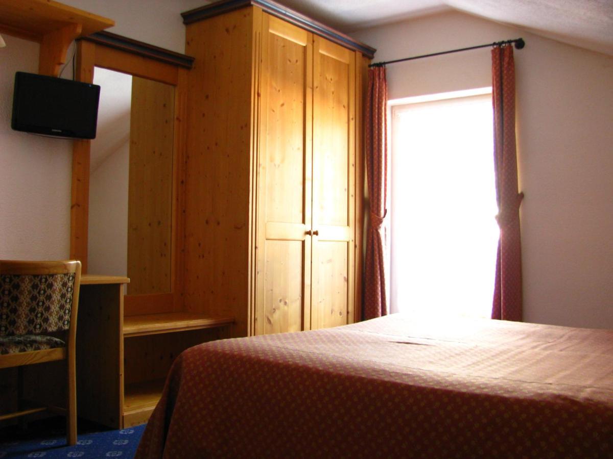 Hotel Nes Crepes ポッツァ・ディ・ファッサ 部屋 写真